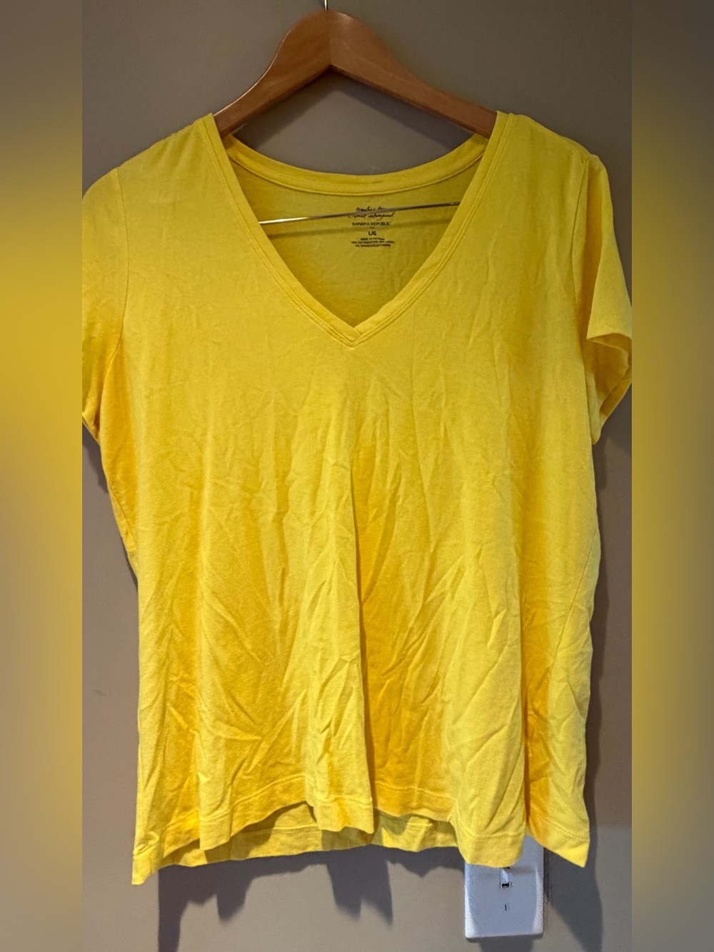 Banana Republic Yellow V-Neck Short Sleeve Timeless Tee large